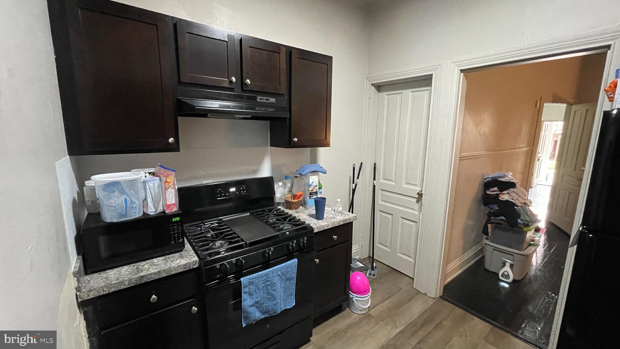 261 W COTTAGE PLACE