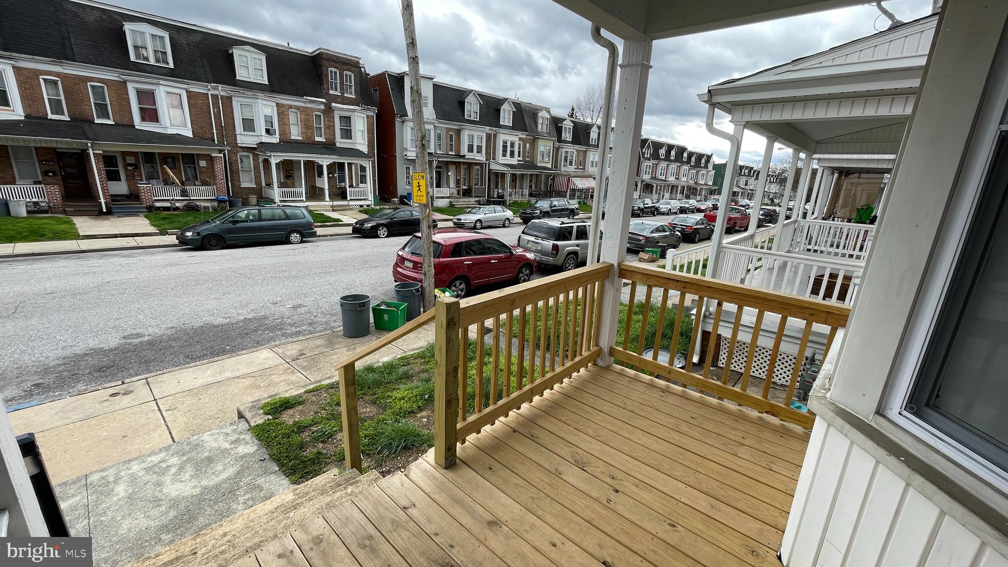 261 W COTTAGE PLACE