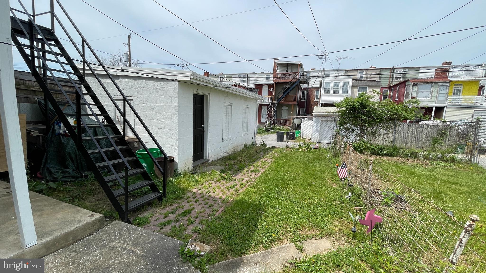 735 W PRINCESS STREET