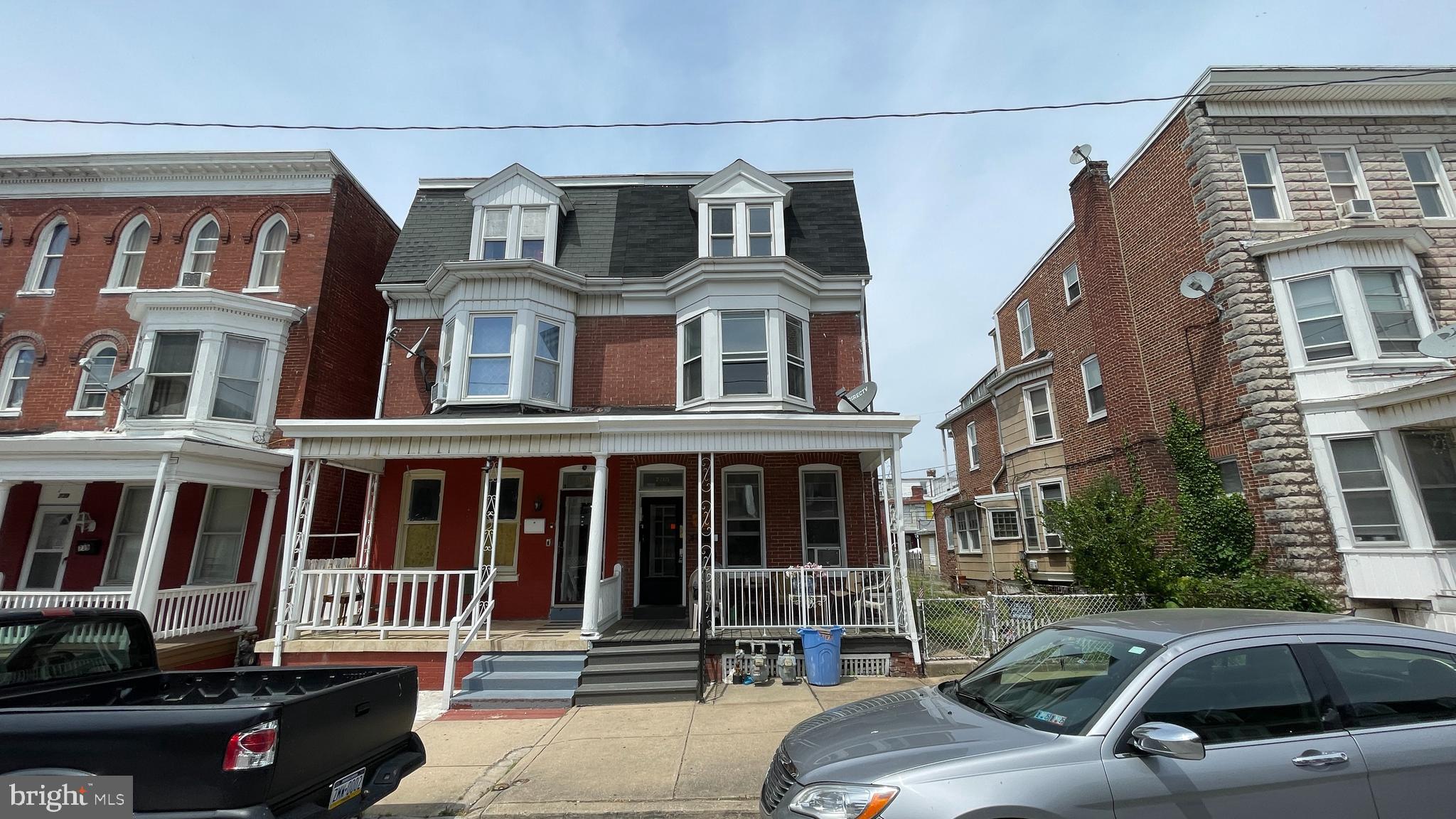 735 W PRINCESS STREET