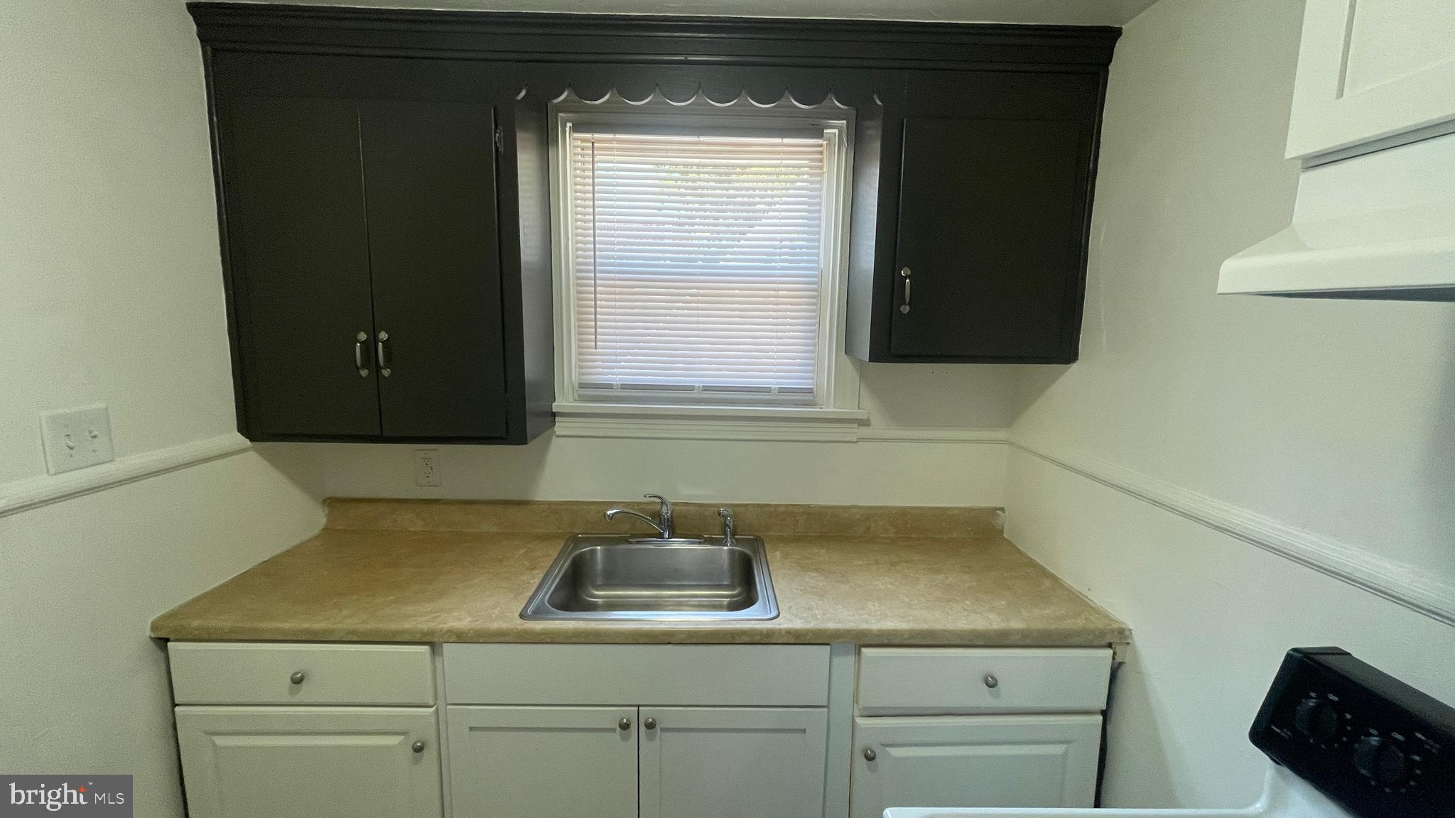 281 W COTTAGE PLACE