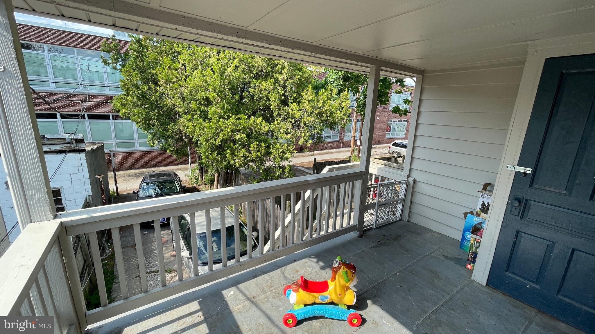 281 W COTTAGE PLACE