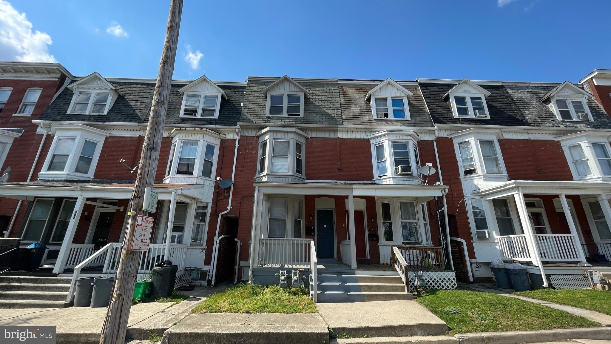 281 W COTTAGE PLACE