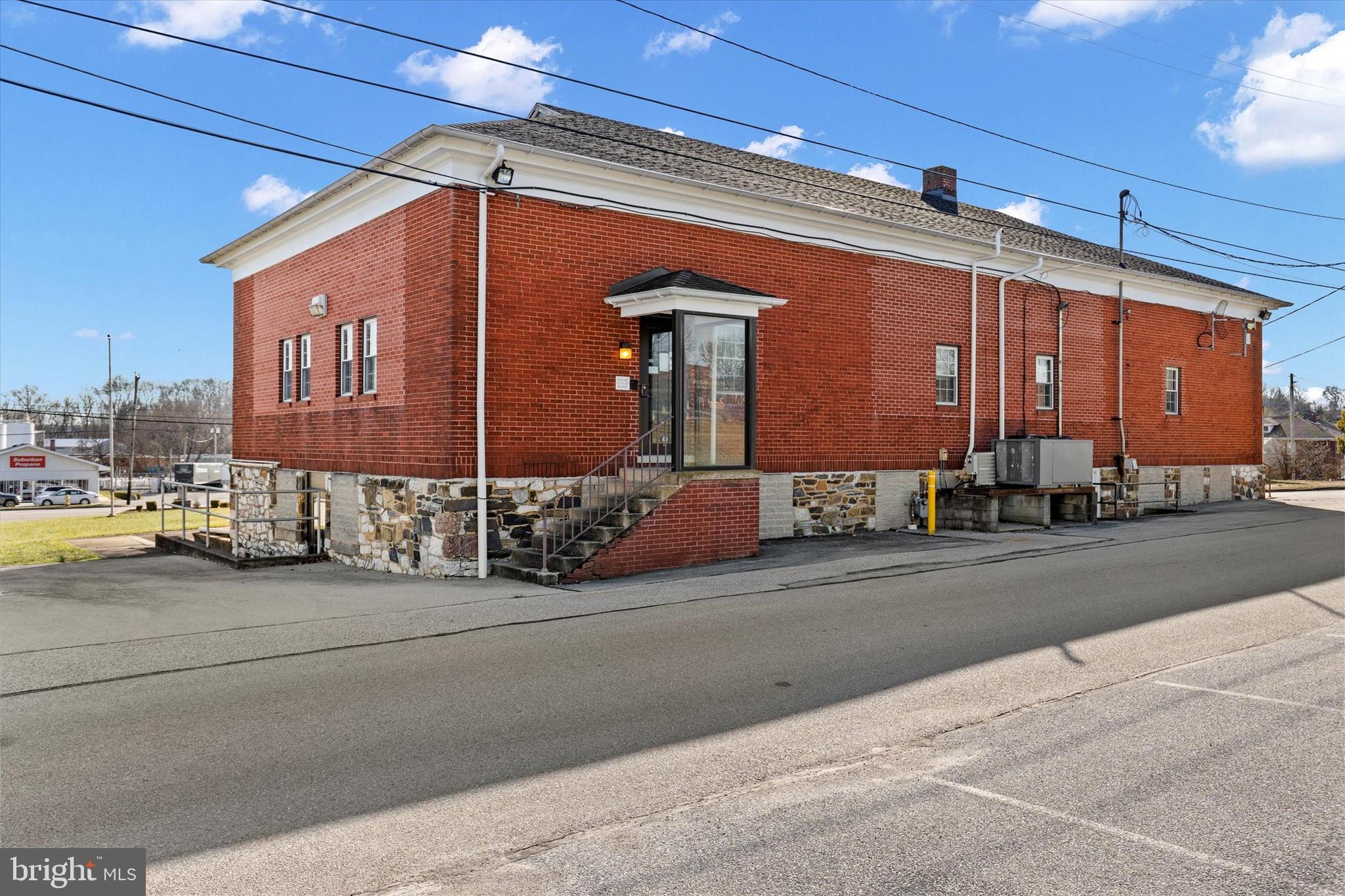 2605 W MARKET STREET