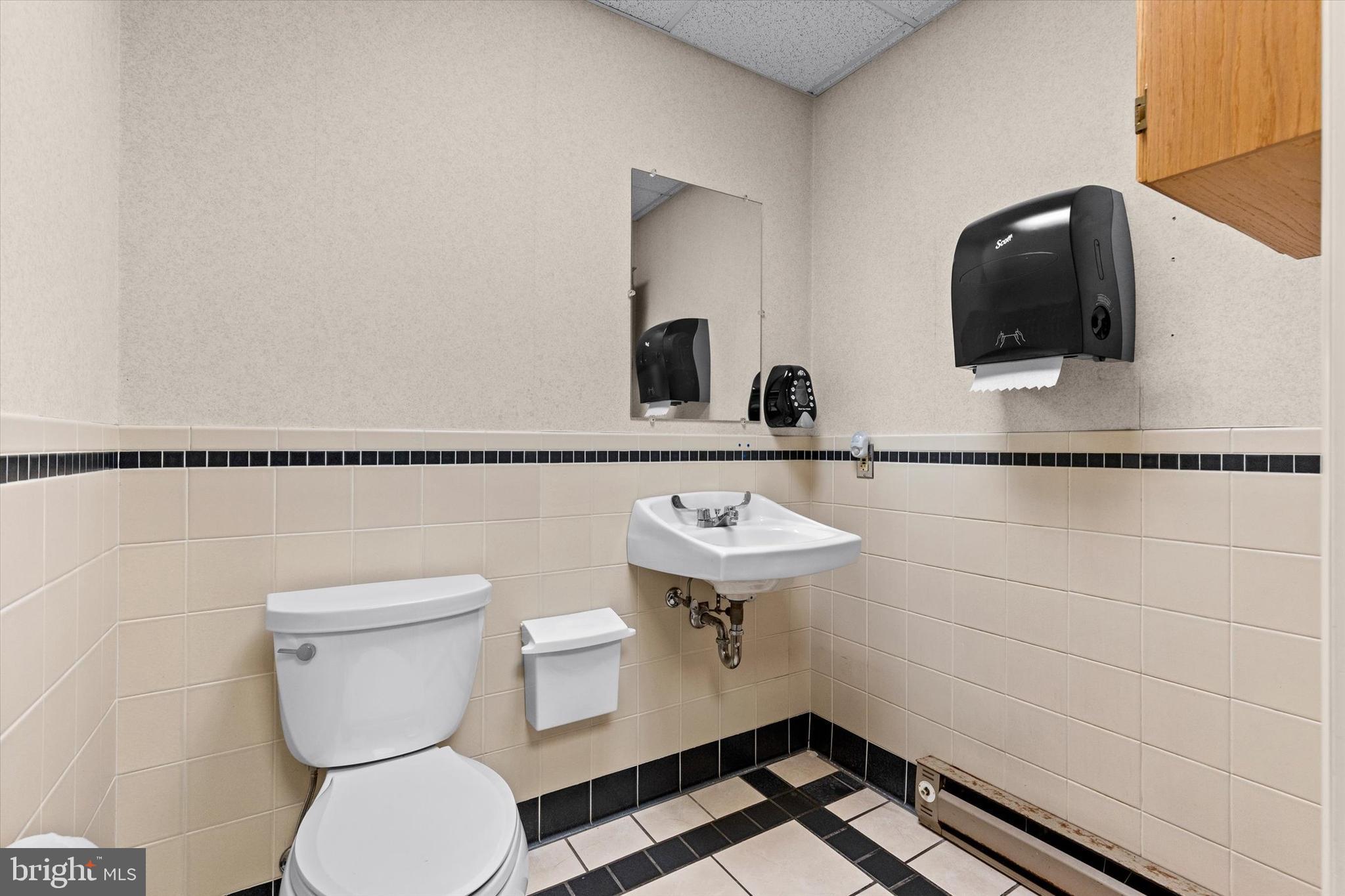 2605 W MARKET STREET