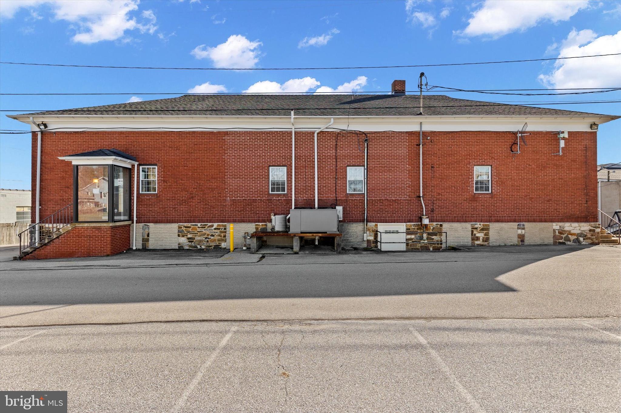 2605 W MARKET STREET