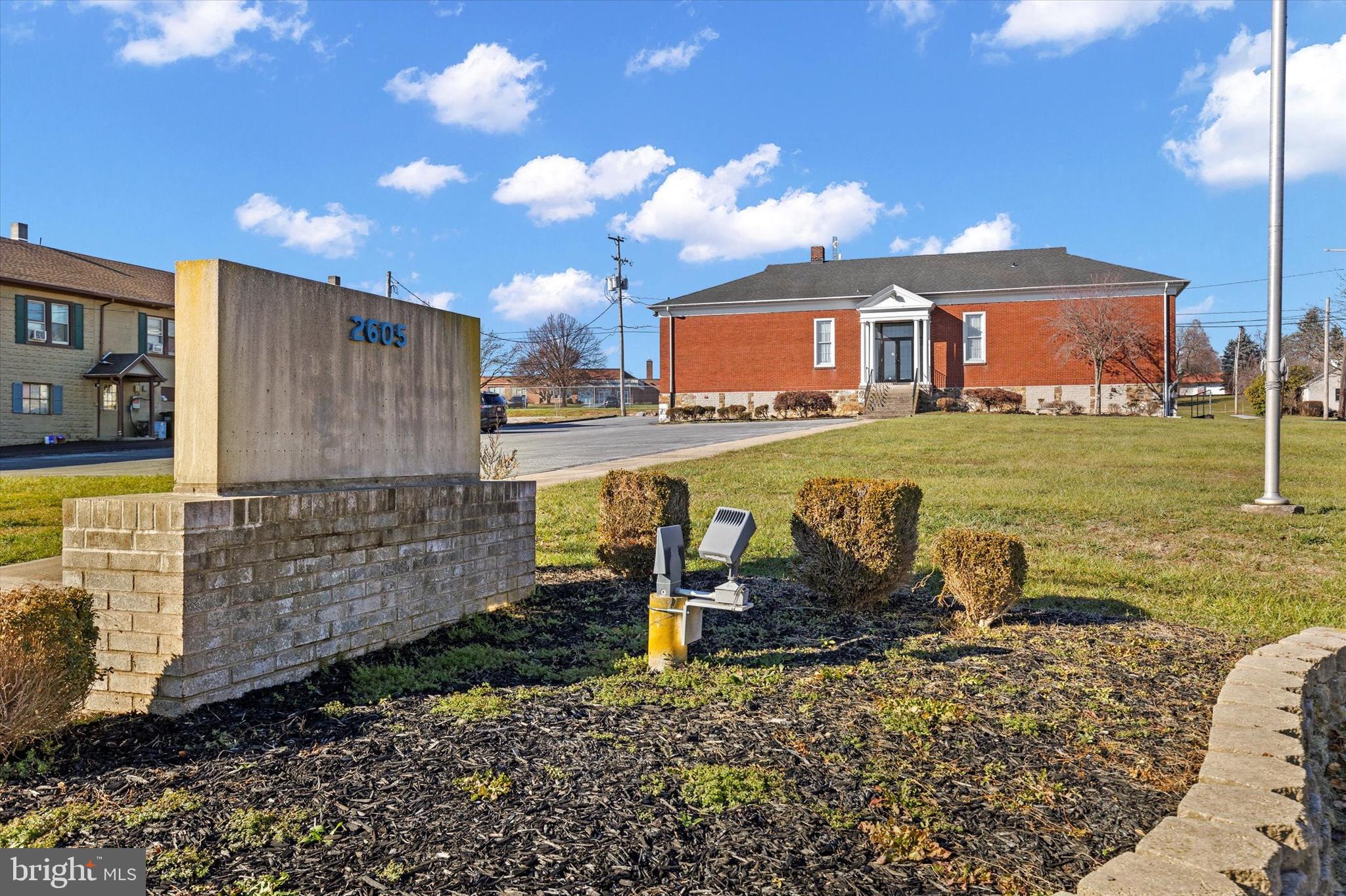 2605 W MARKET STREET