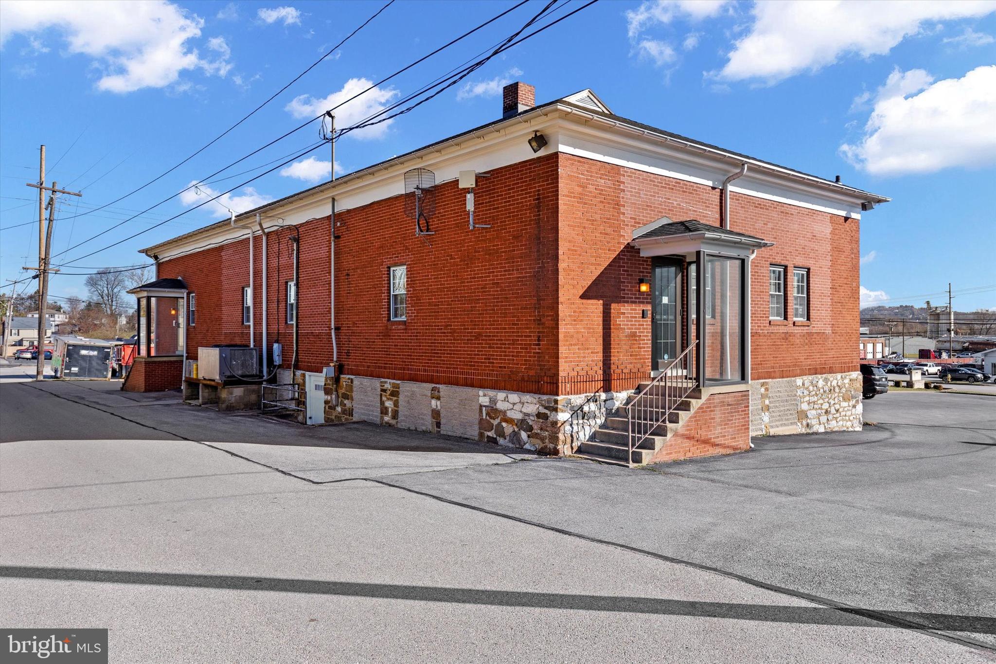 2605 W MARKET STREET