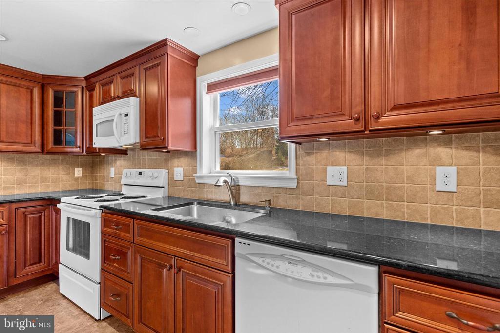 147 S 7TH STREET