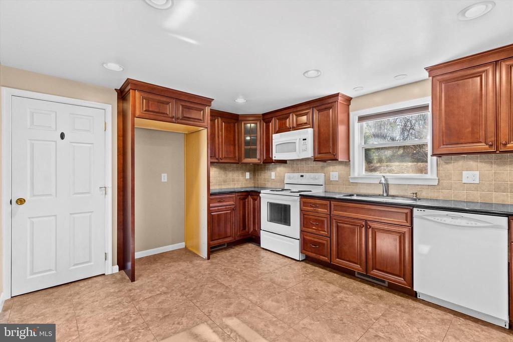 147 S 7TH STREET