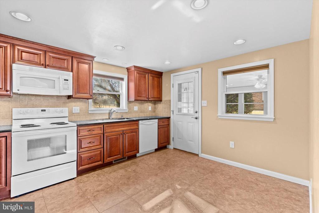 147 S 7TH STREET