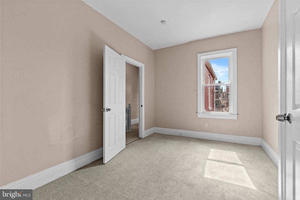 826 W POPLAR STREET