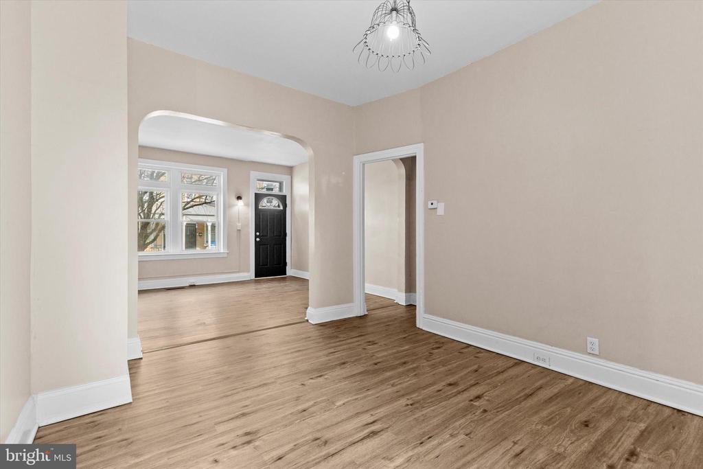 826 W POPLAR STREET