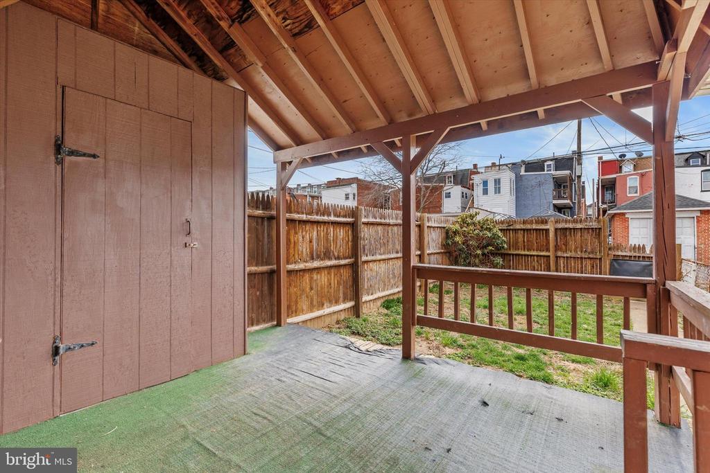 826 W POPLAR STREET