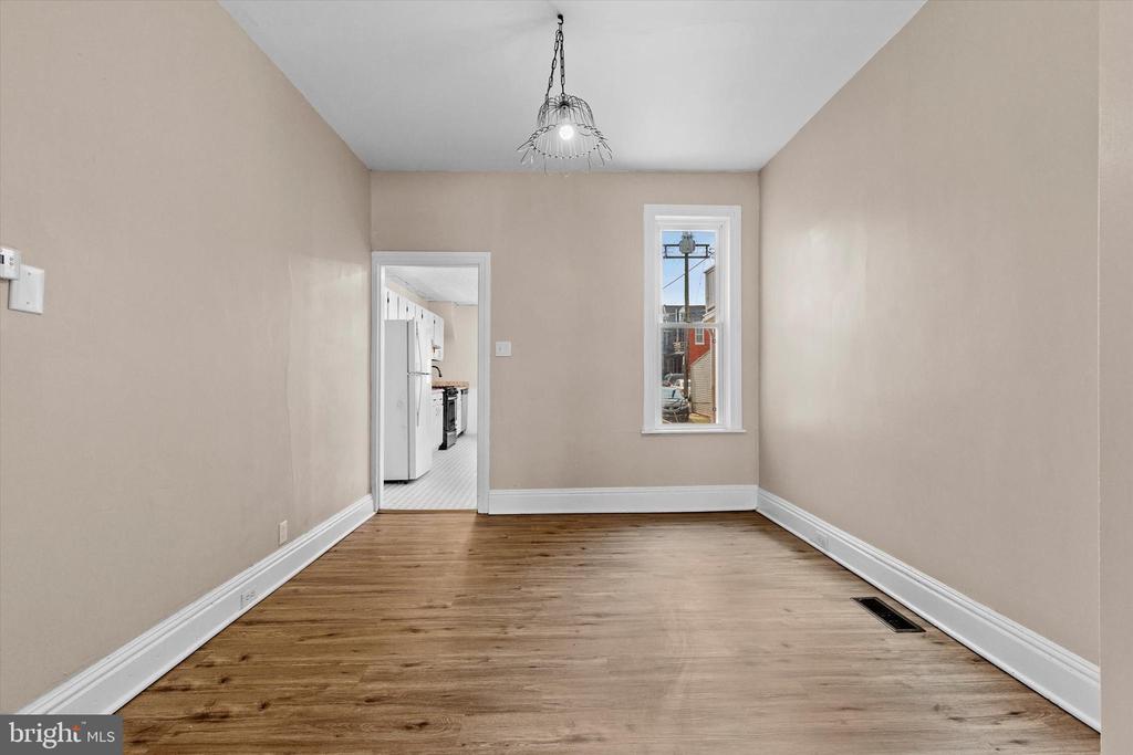 826 W POPLAR STREET