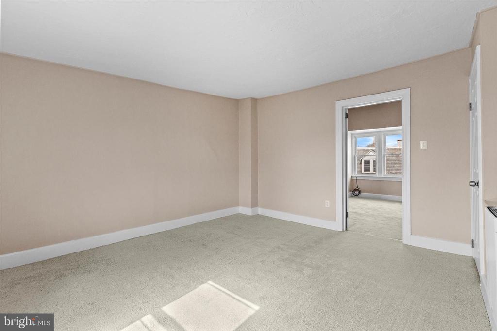 826 W POPLAR STREET