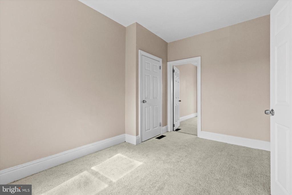 826 W POPLAR STREET