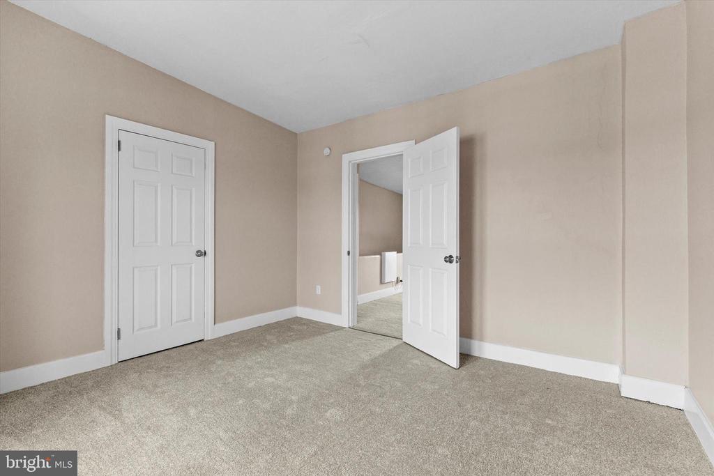826 W POPLAR STREET
