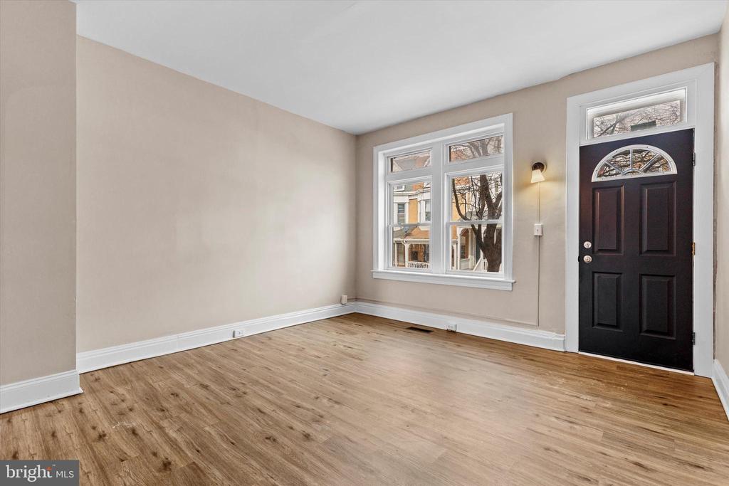 826 W POPLAR STREET