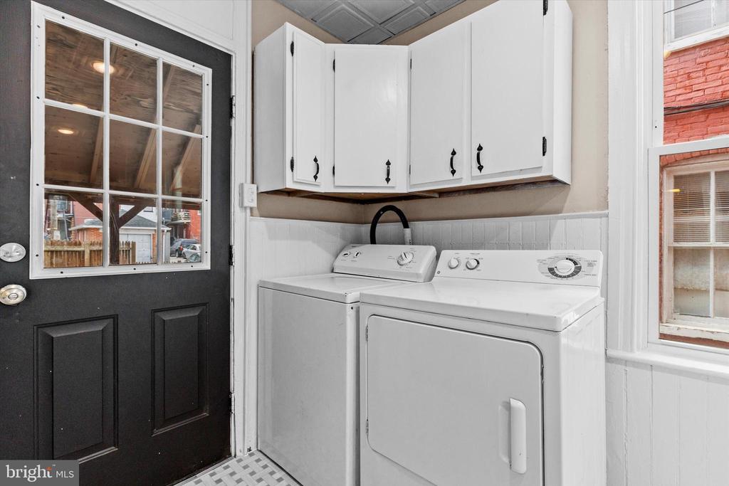 826 W POPLAR STREET