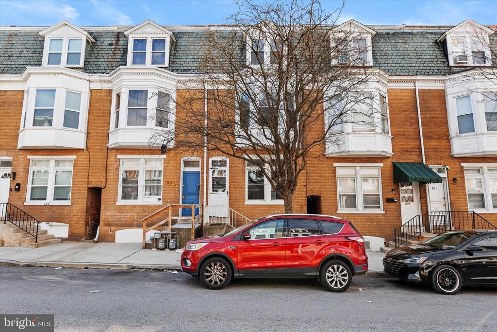 826 W POPLAR STREET