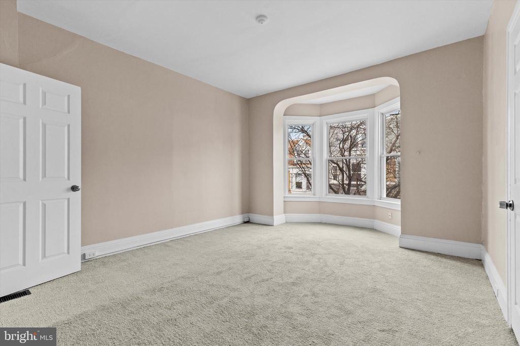 826 W POPLAR STREET