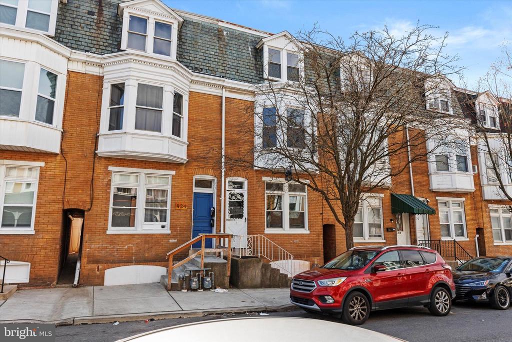 826 W POPLAR STREET