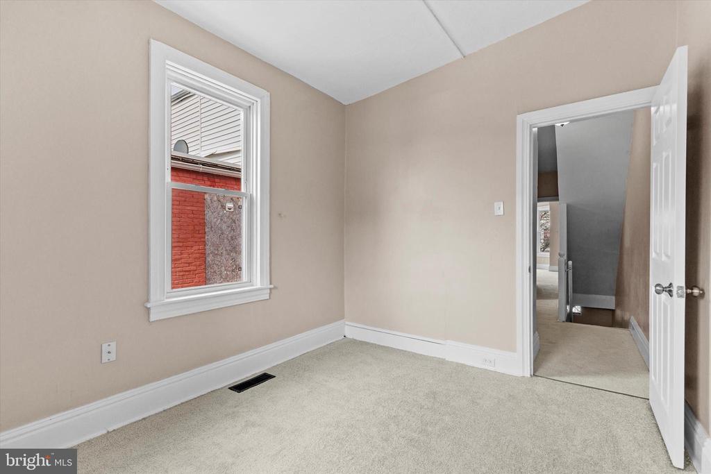 826 W POPLAR STREET