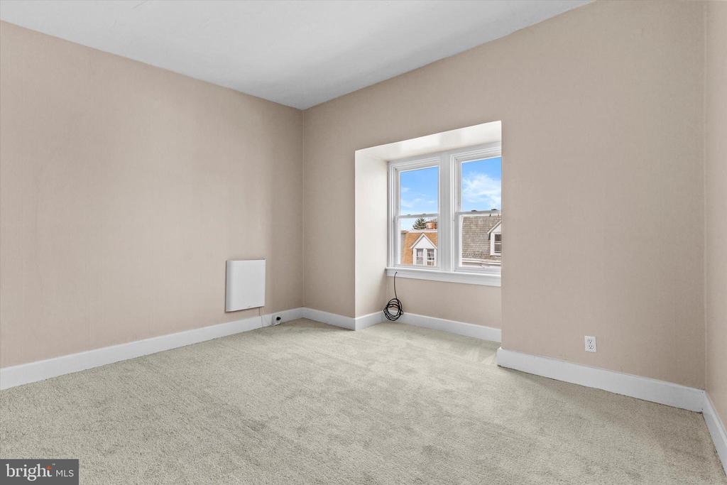 826 W POPLAR STREET