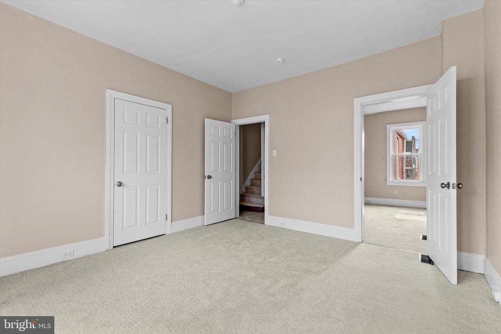826 W POPLAR STREET