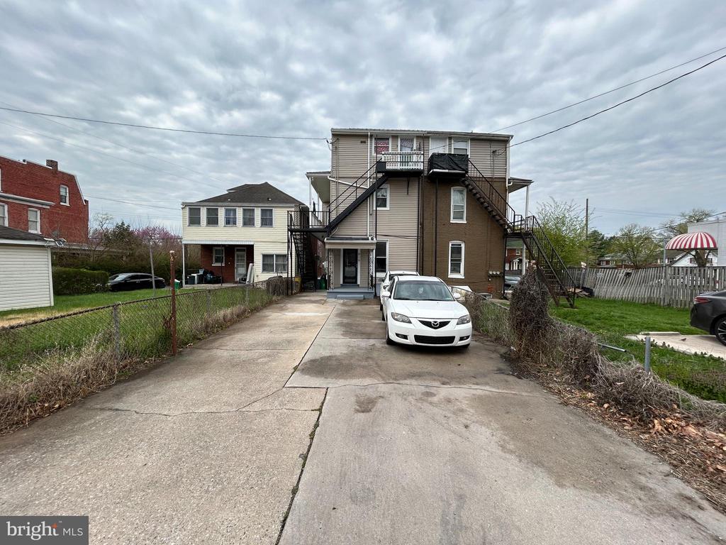 919 S QUEEN STREET