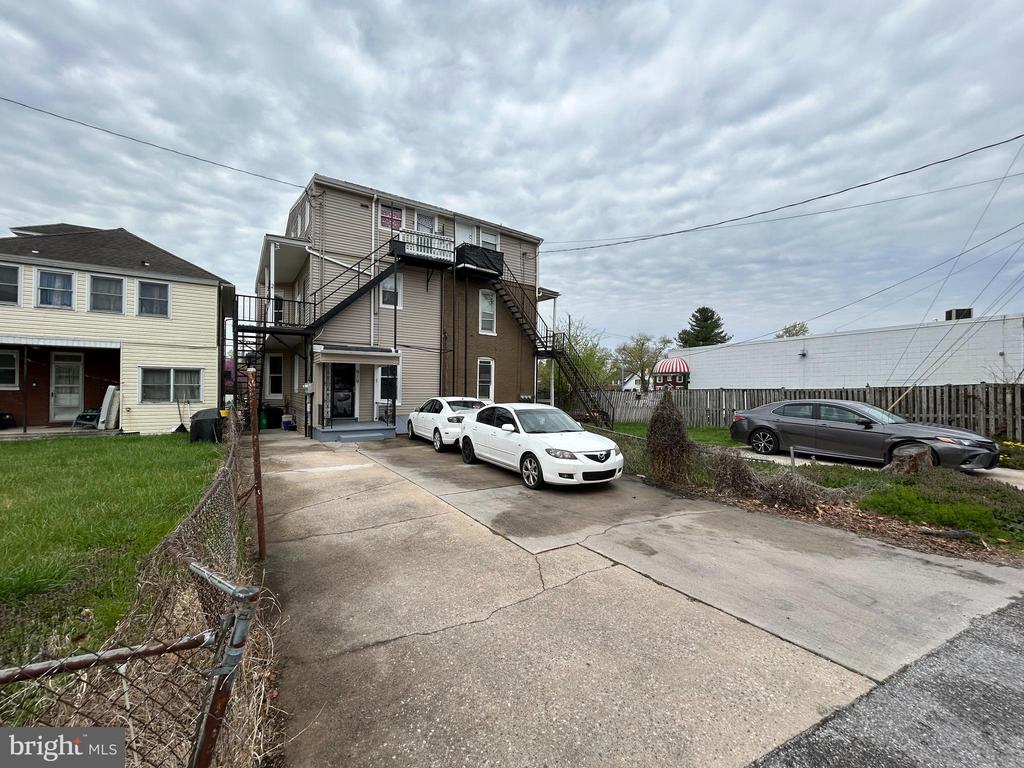 919 S QUEEN STREET