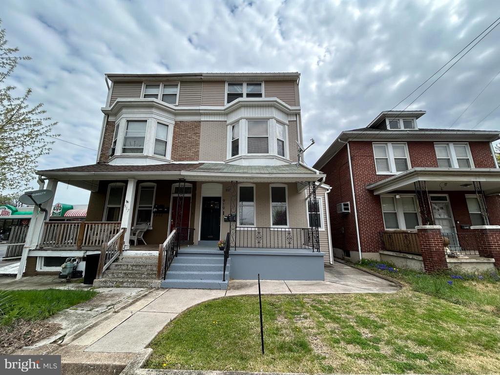 919 S QUEEN STREET