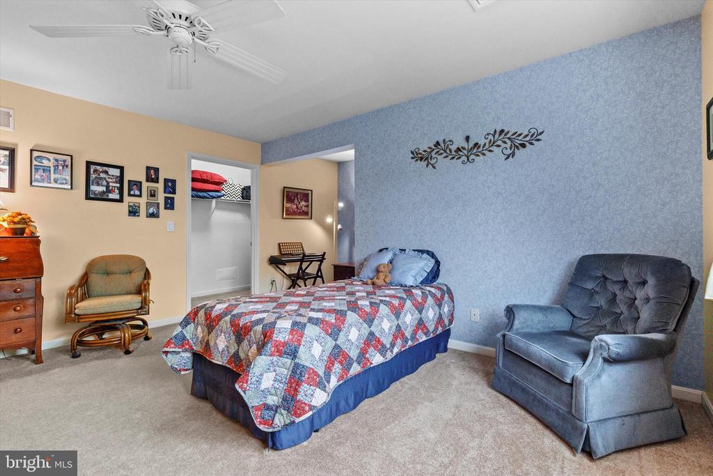 2924 HALSTEAD LANE