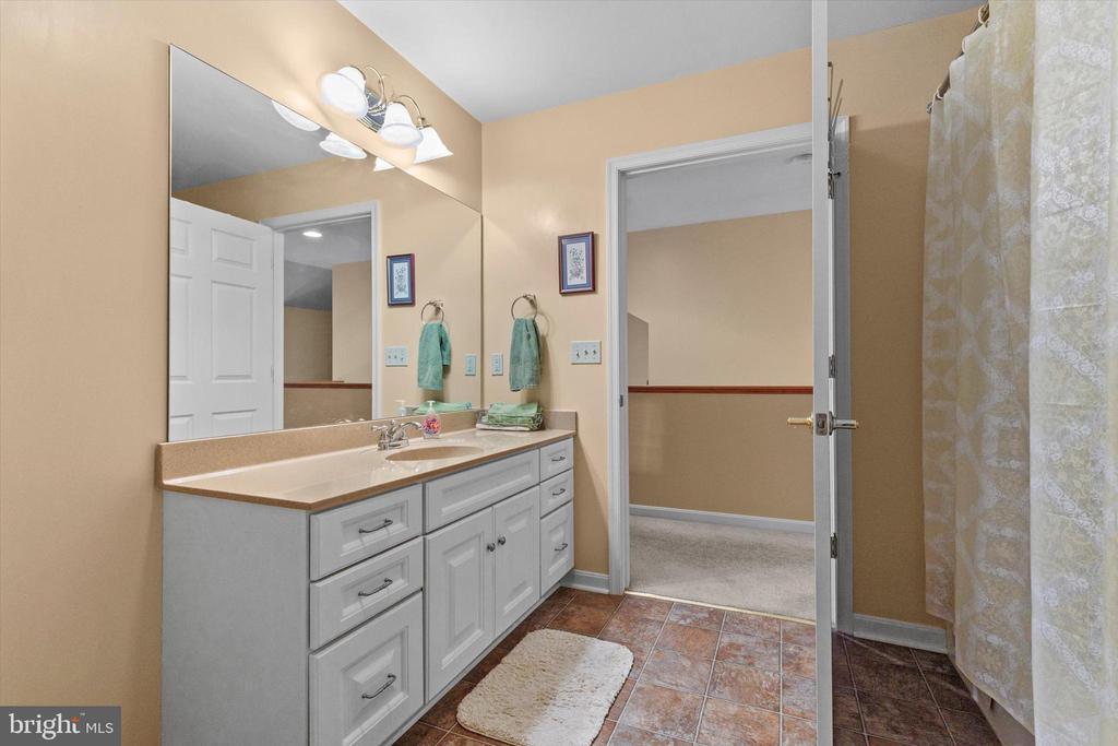 2924 HALSTEAD LANE