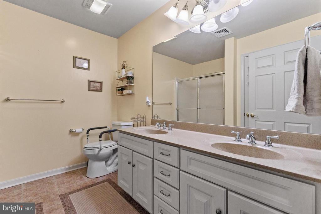 2924 HALSTEAD LANE