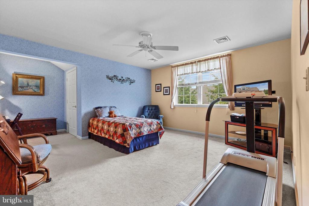 2924 HALSTEAD LANE