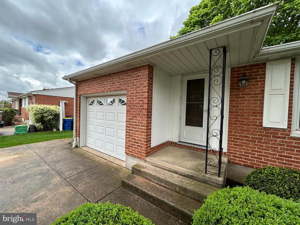 201 HAYBROOK DRIVE