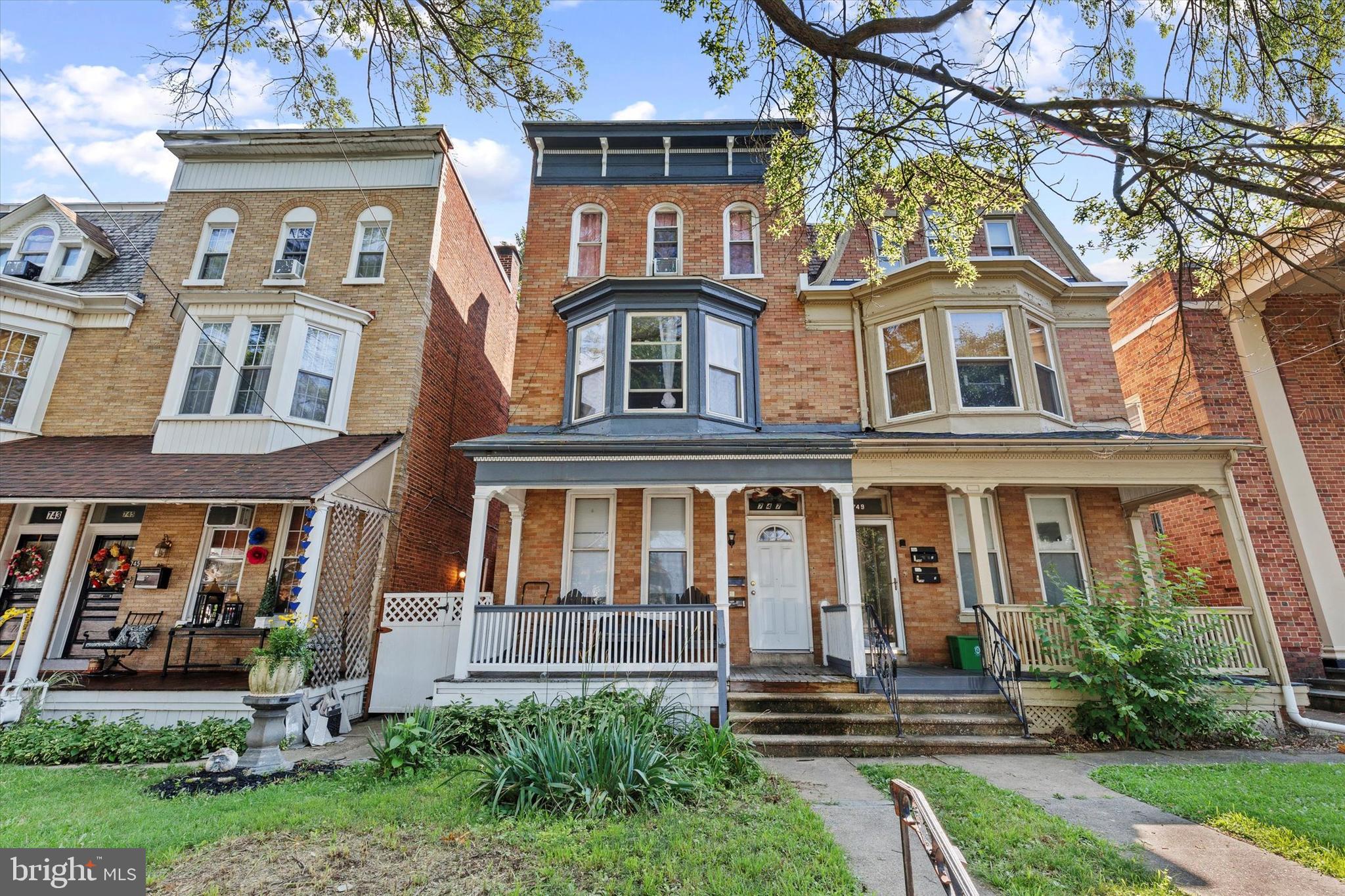 747 S QUEEN STREET