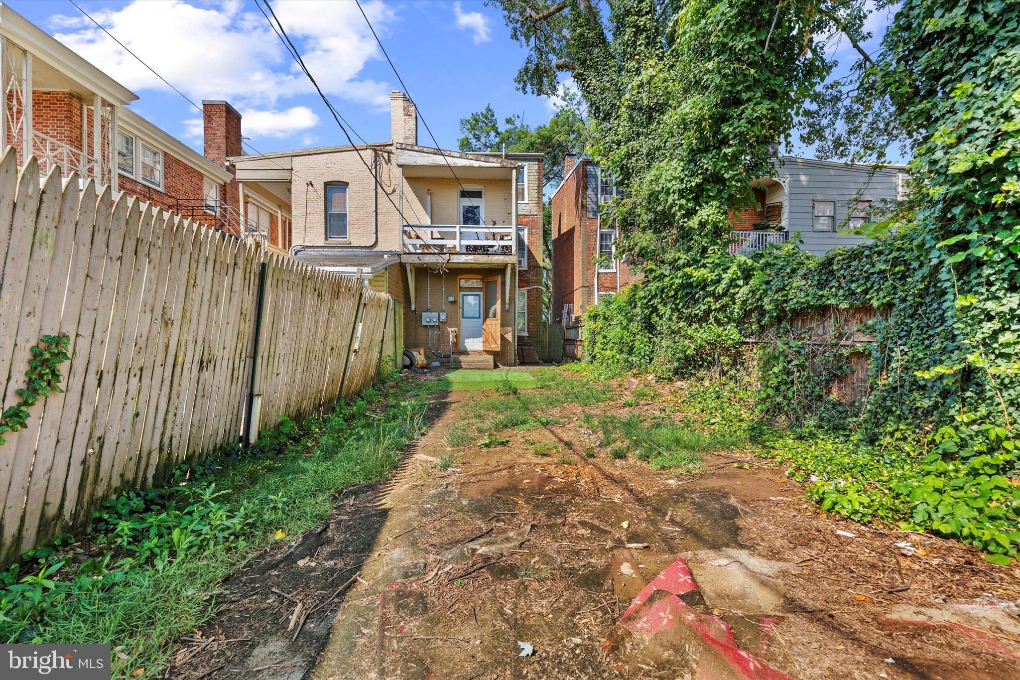747 S QUEEN STREET