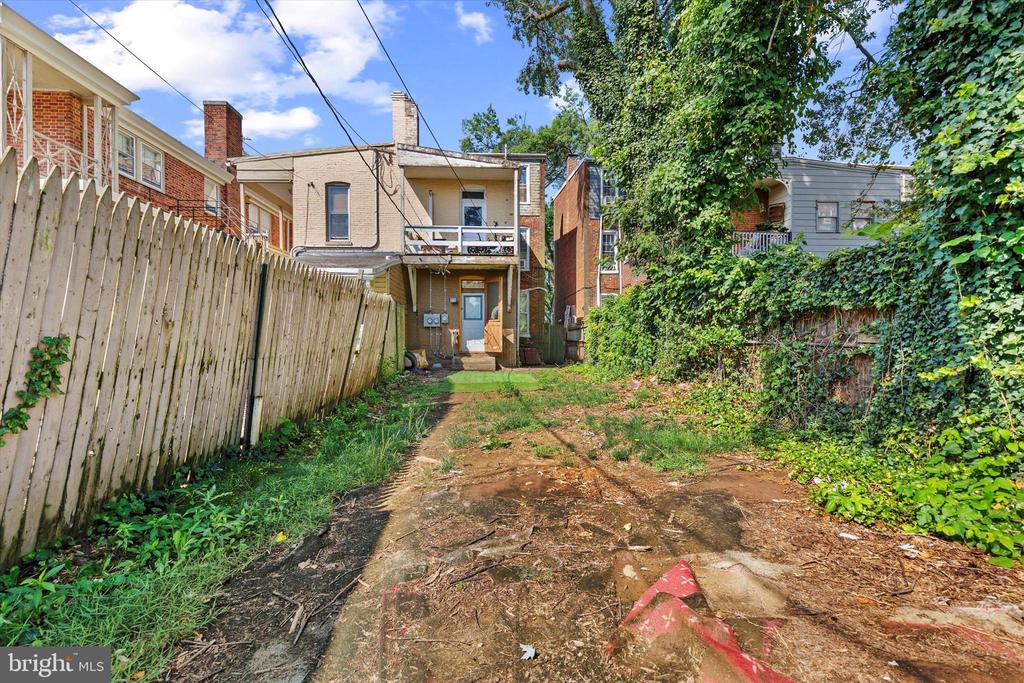 747 S QUEEN STREET