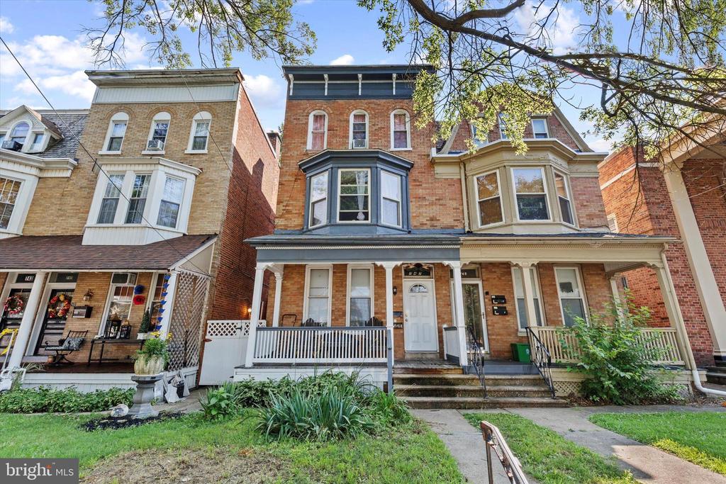 747 S QUEEN STREET