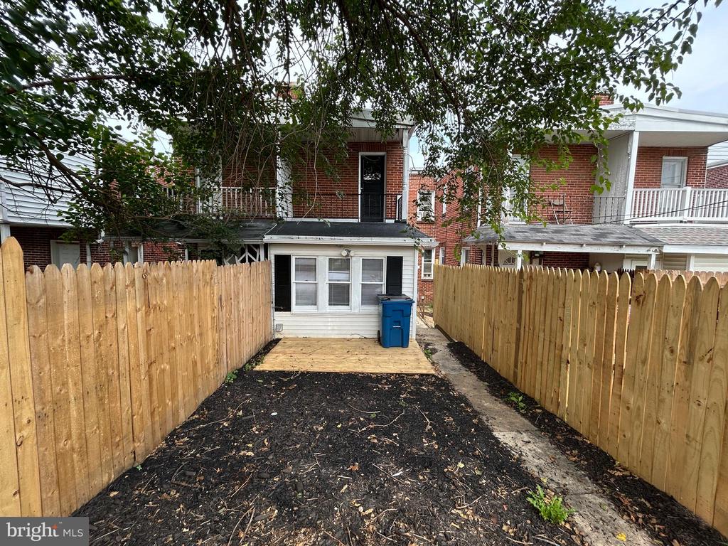 1110 W POPLAR STREET