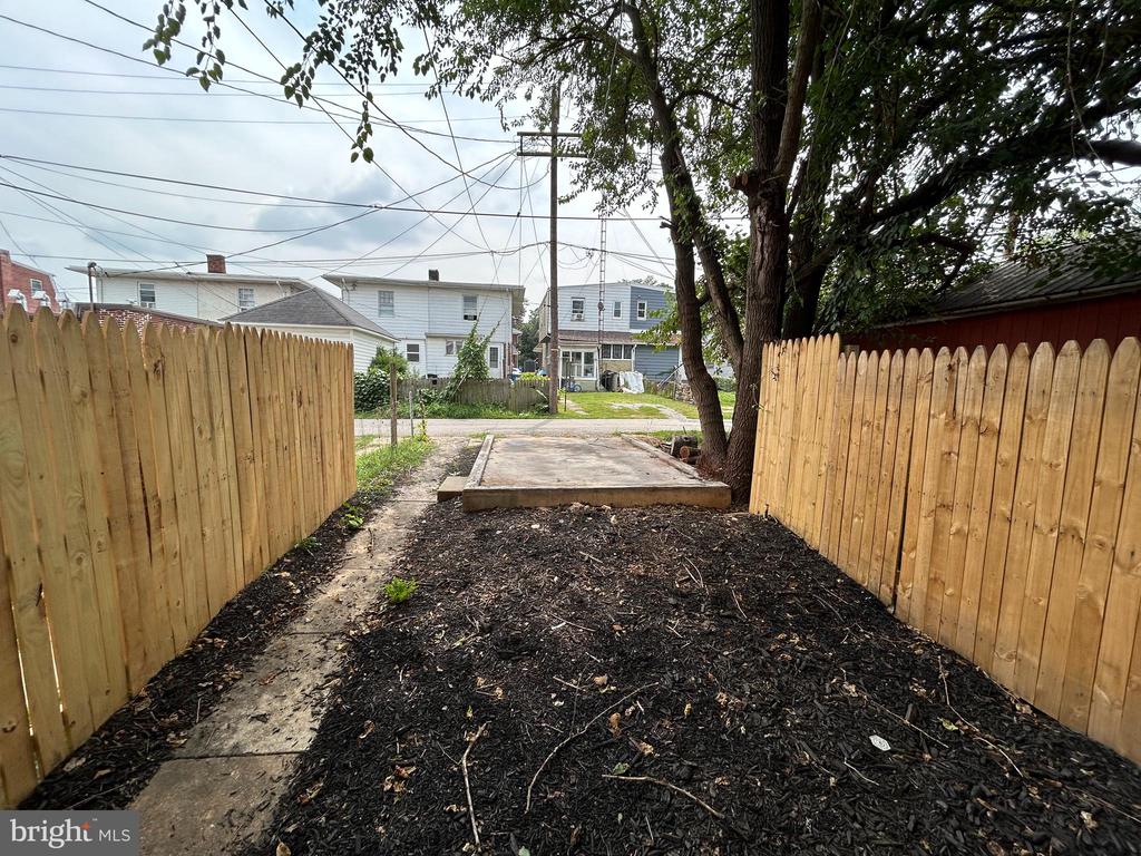 1110 W POPLAR STREET