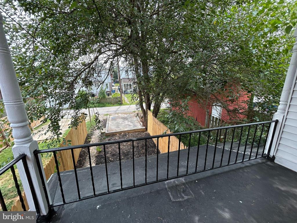 1110 W POPLAR STREET