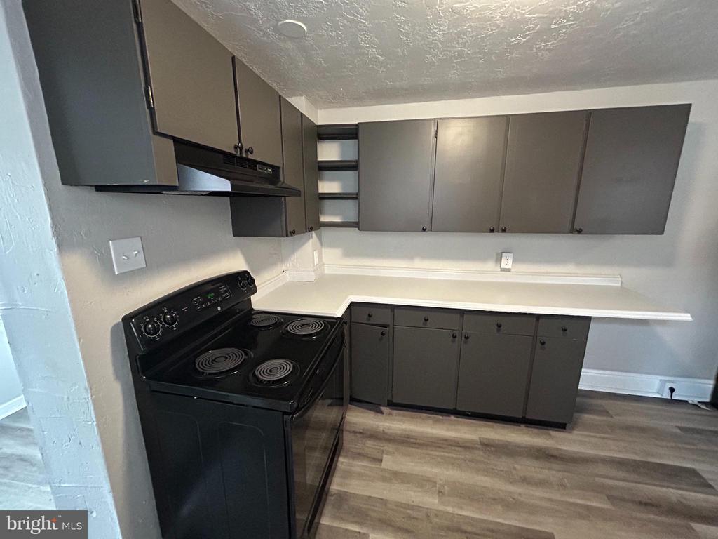 1110 W POPLAR STREET