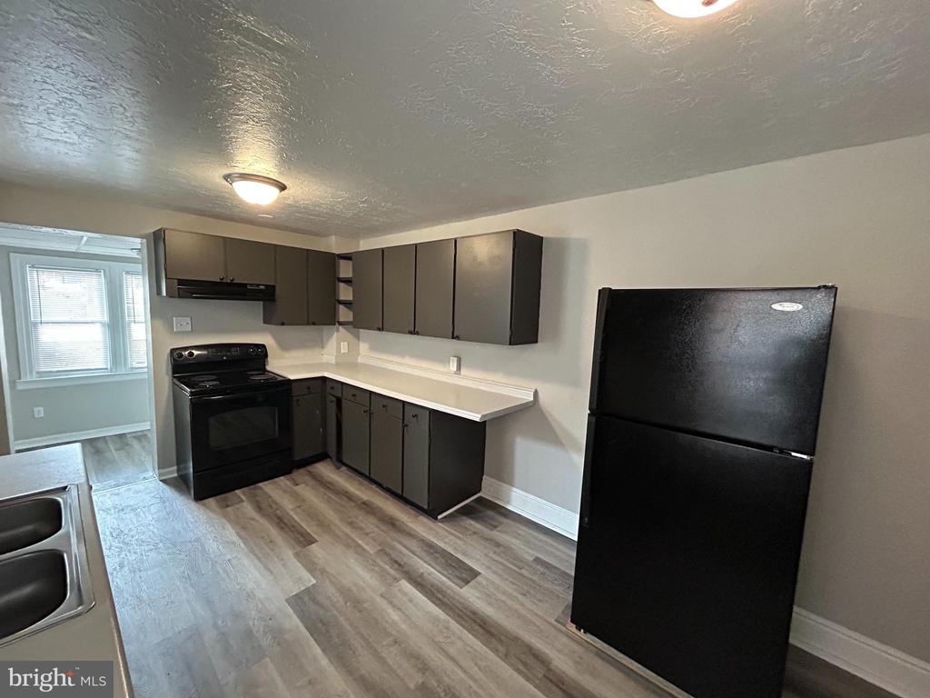 1110 W POPLAR STREET