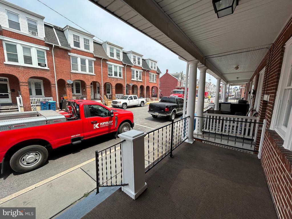 1110 W POPLAR STREET