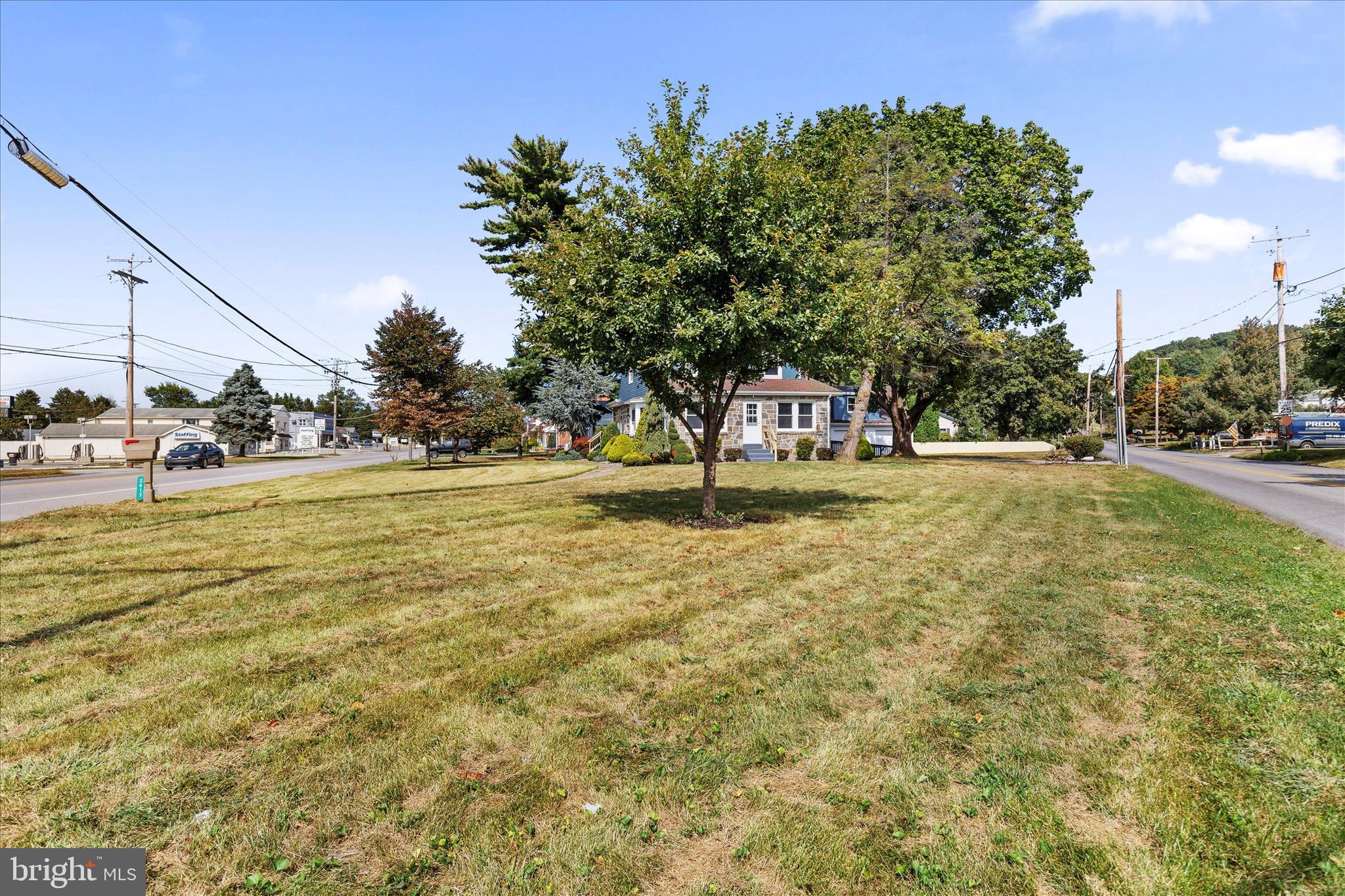 2417 N GEORGE STREET