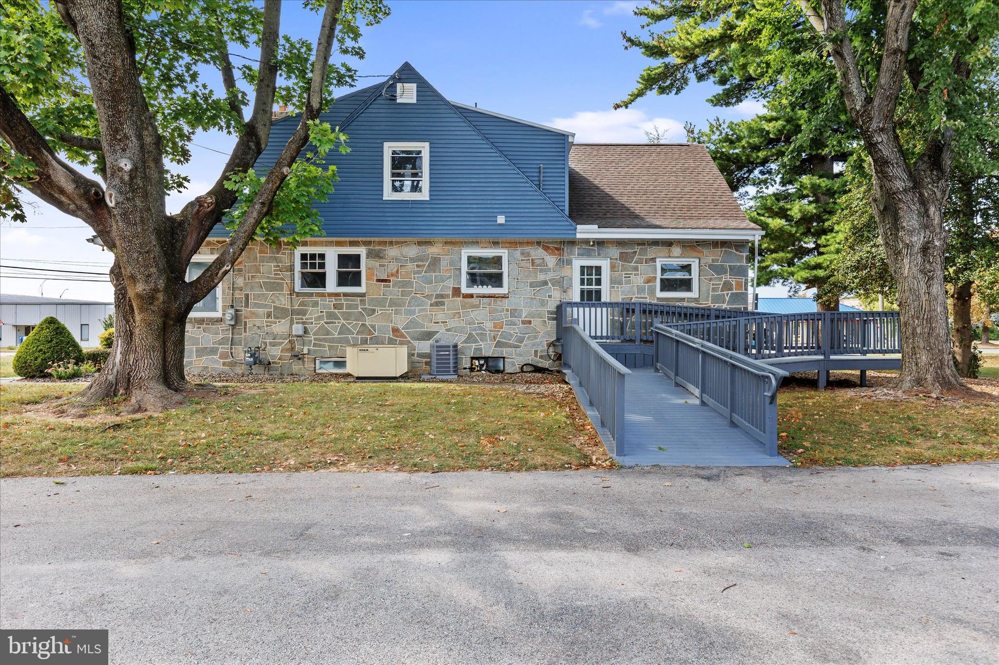 2417 N GEORGE STREET